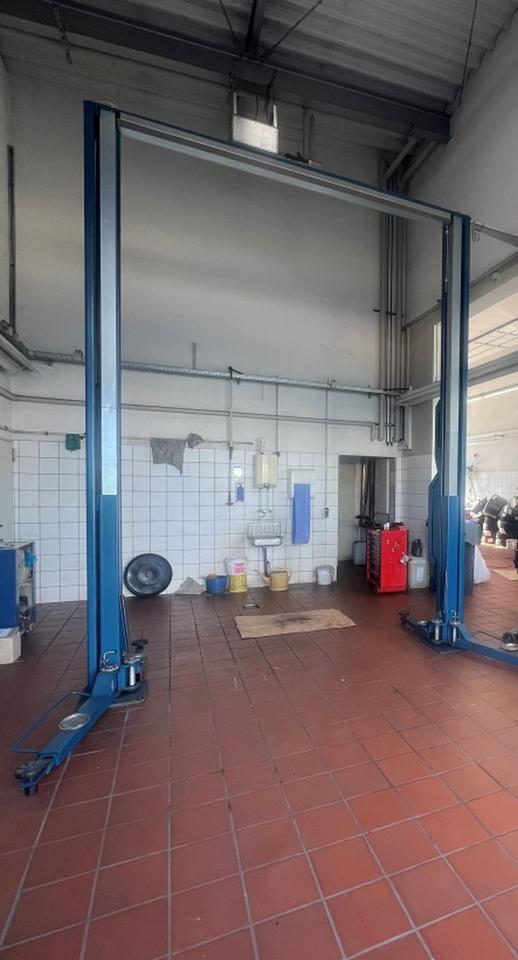 Zentrale Werkstatt inkl. Hebebühnen, Lagerfläche sowie moderner und möblierter Annahmefläche/ 670 m² – Bild 4