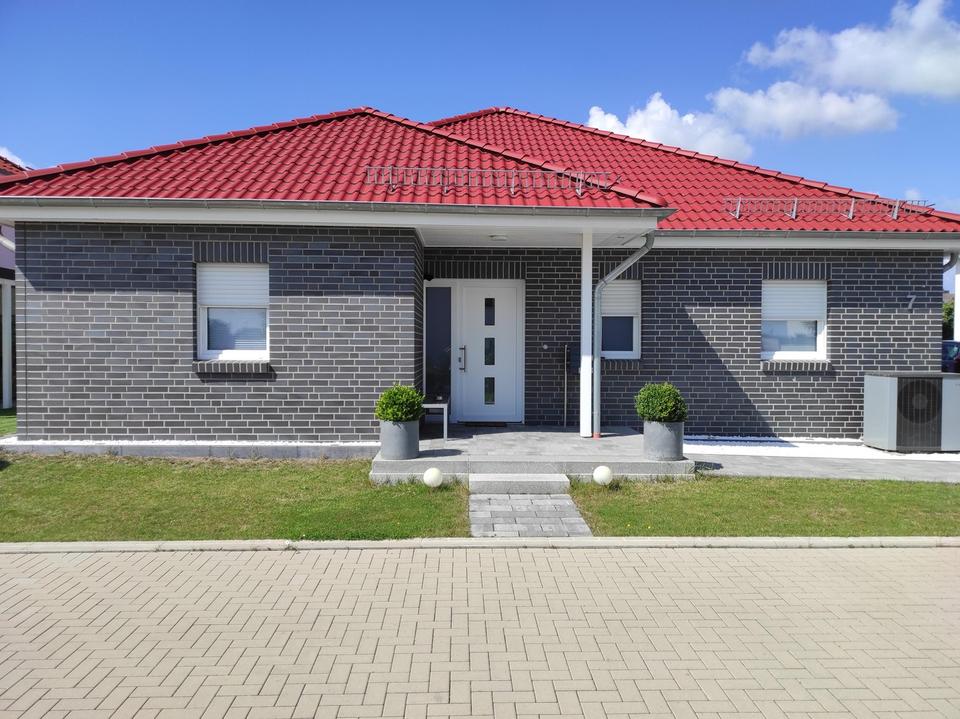 Barrierefreier Bungalow Massivhaus 150 m2 + 60 m2 Terrasse + Doppelgarage 54 m2