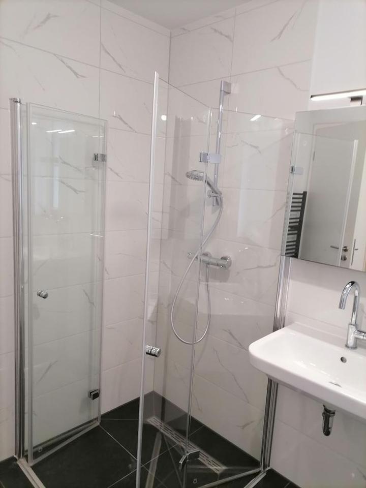 Schönes Walmdach-DHH mit Doppelcarport, zentrale Lage – Bild 39