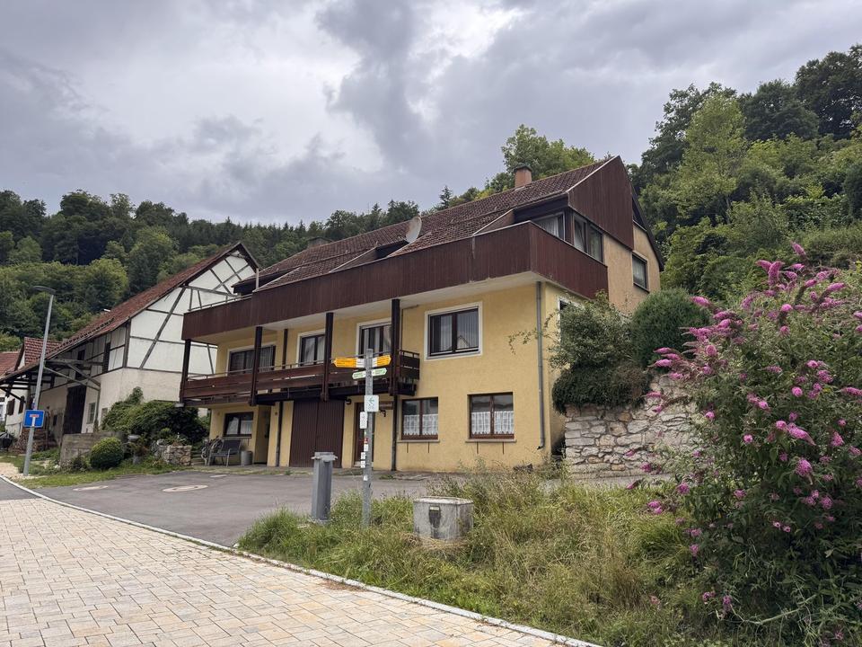 Zweifamilienhaus im idyllischen Lautertal – Bild 2