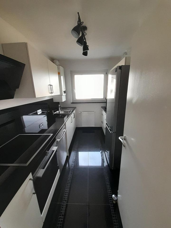 Stilvolle, modernisierte 3-Zimmer-Wohnung mit geh. Innenausstattung , Loggia, EBK, Stellplatz – Bild 8