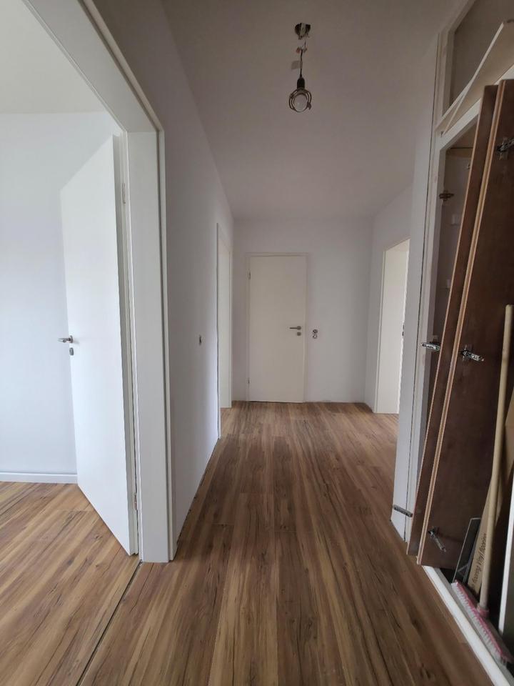 Stilvoll renovierte 2-Zimmer-Wohnung mit Balkon in ruhiger Lage – Bild 3