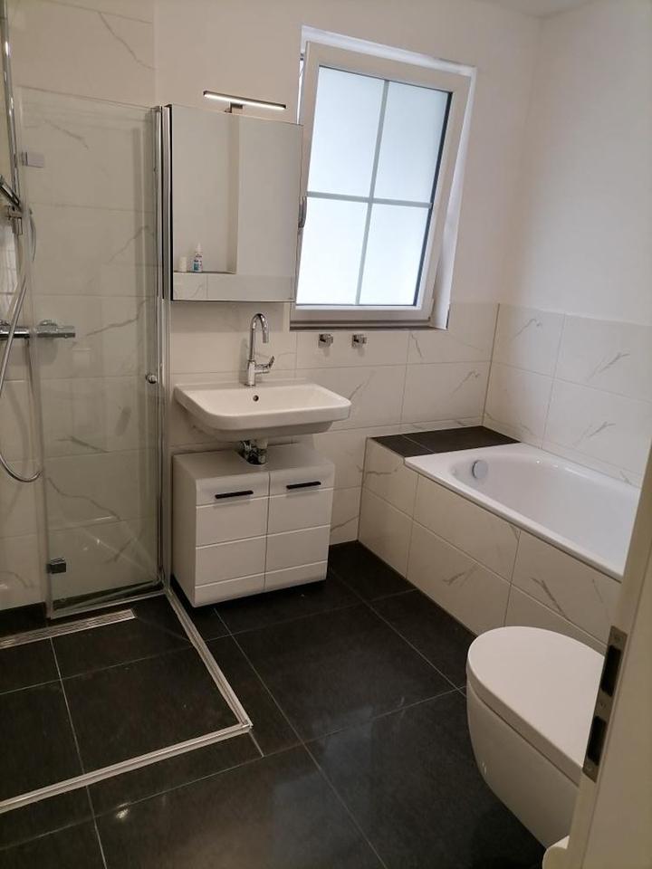 Schönes Walmdach-DHH mit Doppelcarport, zentrale Lage – Bild 37