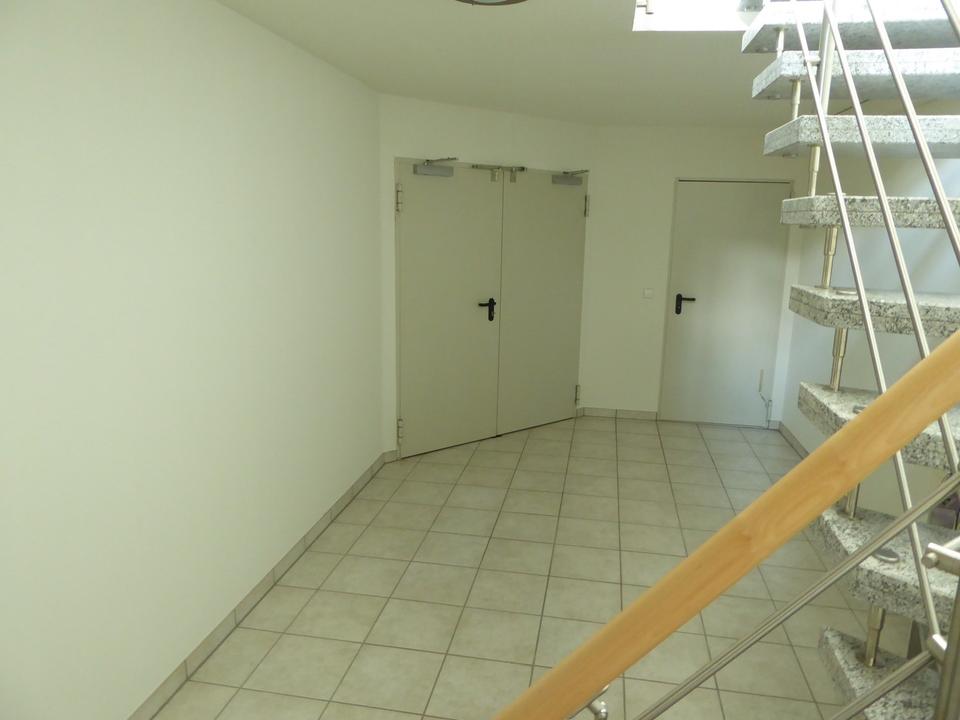 Büroräume kompl. EG +OG, Glasfaser, Freiflächen, Stellplätze – Bild 16