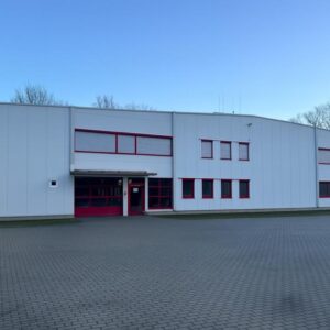 Lagerhalle / Produktionsfläche 2.700qm mit Büros und Freifläche 4.000qm zu vermieten