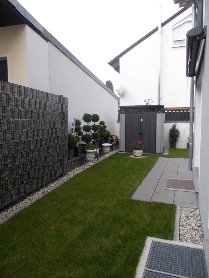 Schönes Walmdach-DHH mit Doppelcarport, zentrale Lage – Bild 16