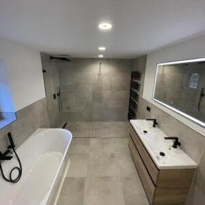 Hochwertige 3-Zimmer-Souterrain-Wohnung mit Terrasse, Garten und Stellplatz