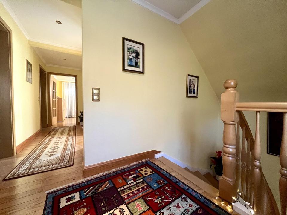 Gepflegtes Einfamilienhaus mit Einliegerwohnung in schöner Waldrandlage – Bild 23