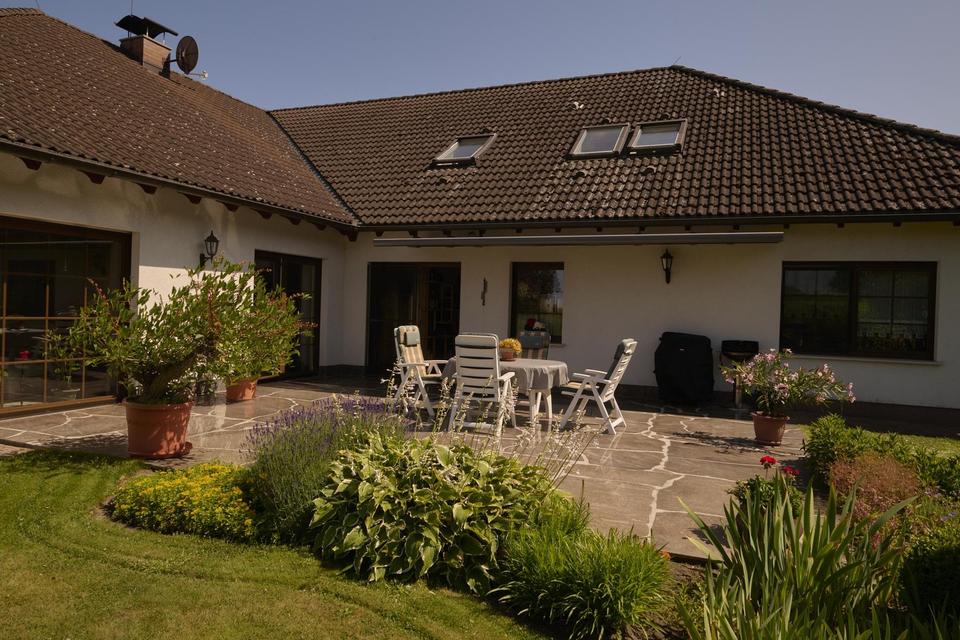 Großzügiges Einfamilienhaus auf traumhaft schönem Grundstück – Bild 3