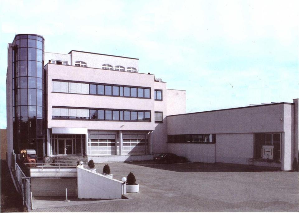 Büroflächen ab 15m², einzelne Büors anmieten o.ganze Etage+Teeküche +Internet (+Stellplätze+Lager)