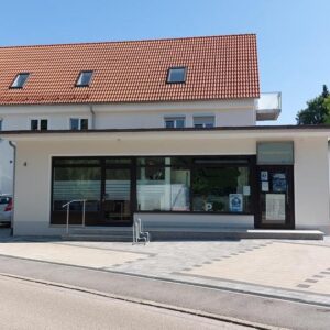 Sanierte Büro- oder Ladenfläche + großzügige Garage