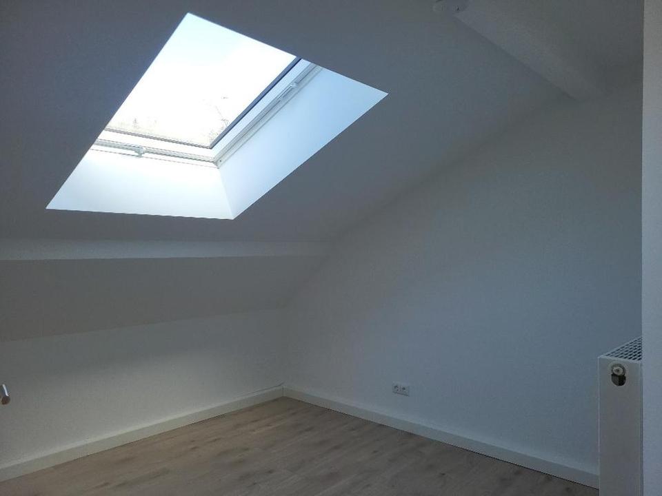 Super sanierte 4-Raum Dachgeschoss WE mit neuer Einbauküche – Bild 17