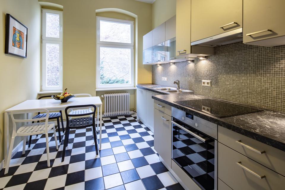 Bezugsfreie sonnige, top-sanierte 3-Zi-Altbauwhg mit Erker beim Lausitzer Platz – Bild 14