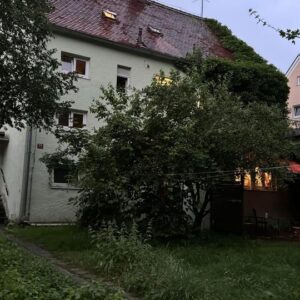 Sanierungsbedürftiges 3-Familienhaus + Genehmigung zum Anbau einer zus. Wohneinheit