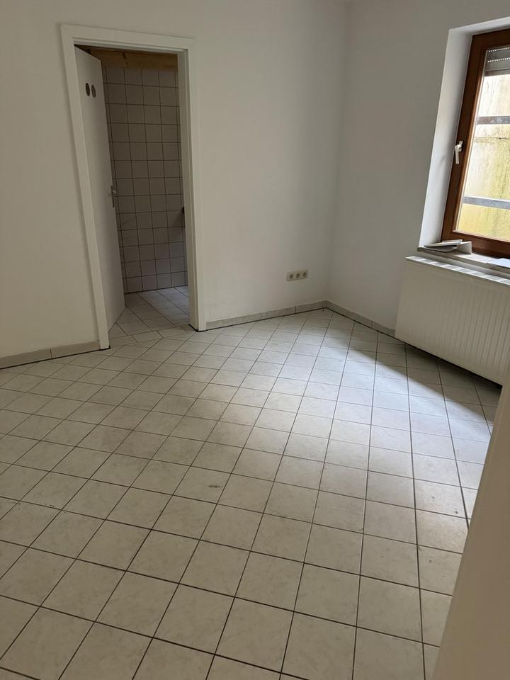 Ladeneinheit / Büro / Praxis / Lager mit 8 Stellplätzen – Bild 20