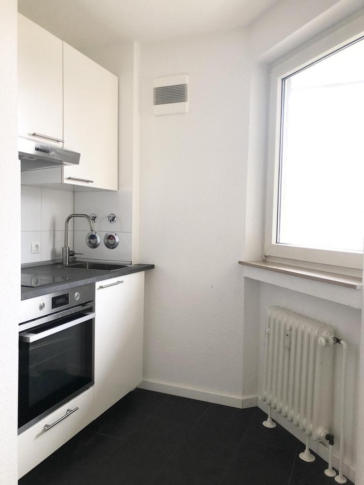 Stilvolle 1-Zimmer-Wohnung mit Einbauküche und Balkon in Unterbilk-Hafen