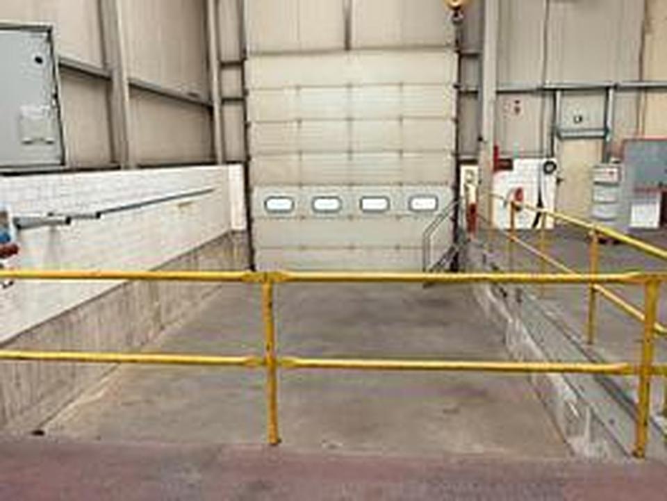 Moderne Industriehalle mit Portalkran, LKW-Rampe und optimaler Anbindung – Bild 5