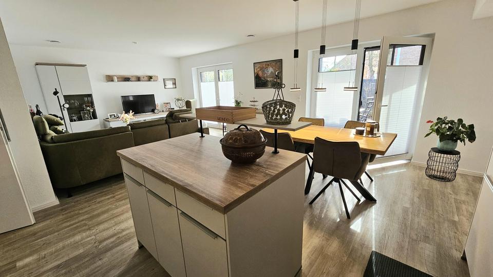 Neuwertige 2-Zimmer Erdgeschosswohnung mit Einbauküche + Garten – Bild 4