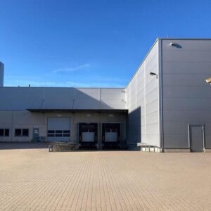 Produktions- und Lagerhalle mit Büro