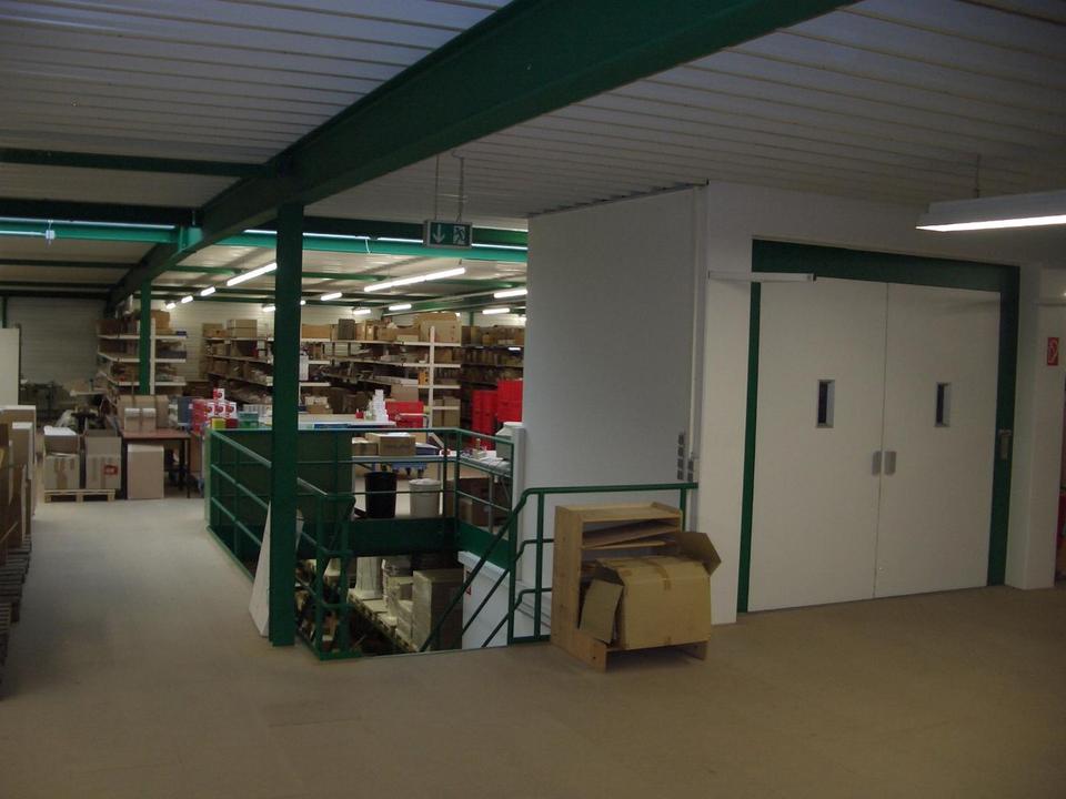 Moderne Lagerhalle, Bj.2004,2000m², 2- geschossig mit Aufzug, Rolltor und Schleuse für Be-Entladung – Bild 21