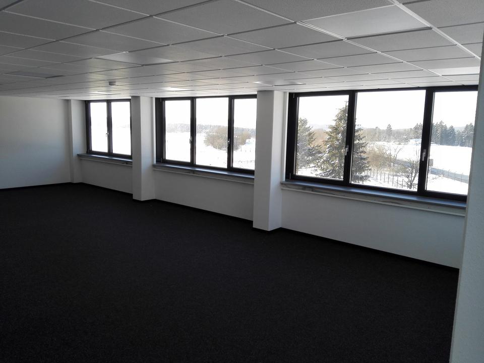 Moderne Praxis / Büros mit Gewerbehalle zu vermieten – Bild 8