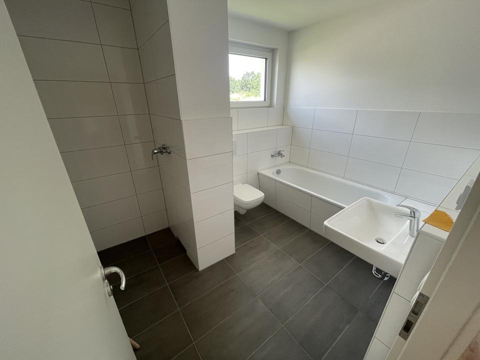 140qm Neubau-Doppelhaushälfte mit 6 Zimmern inkl. EBK, Parkett, elek. Rollläden, Zaun, 2 Pkw-Plätze – Bild 14