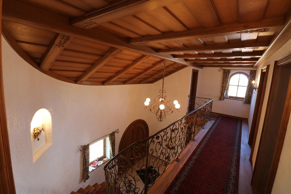 "Haus Sissi" m. einzigartiger Innenausstattung in idyllischer, ruhiger Hanglage (teilmöbliert) – Bild 3