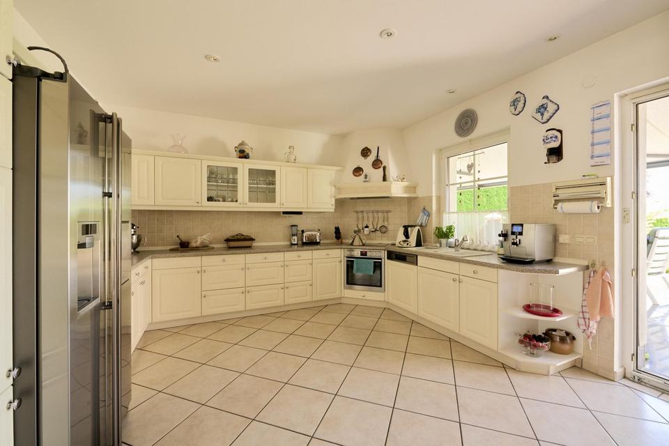 Großzügiges Einfamilienhaus auf traumhaft schönem Grundstück – Bild 15