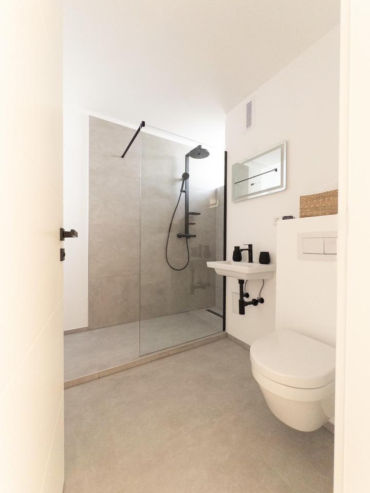 Stilvolle 2-Zimmer-Wohnung mit Balkon und Weitblick – modern renoviert und provisionsfrei – Bild 2