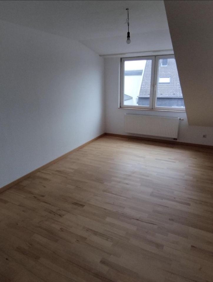 Schöne gemütliche ruhige 2 Zimmer Dachgeschoss Wohnung – Bild 3