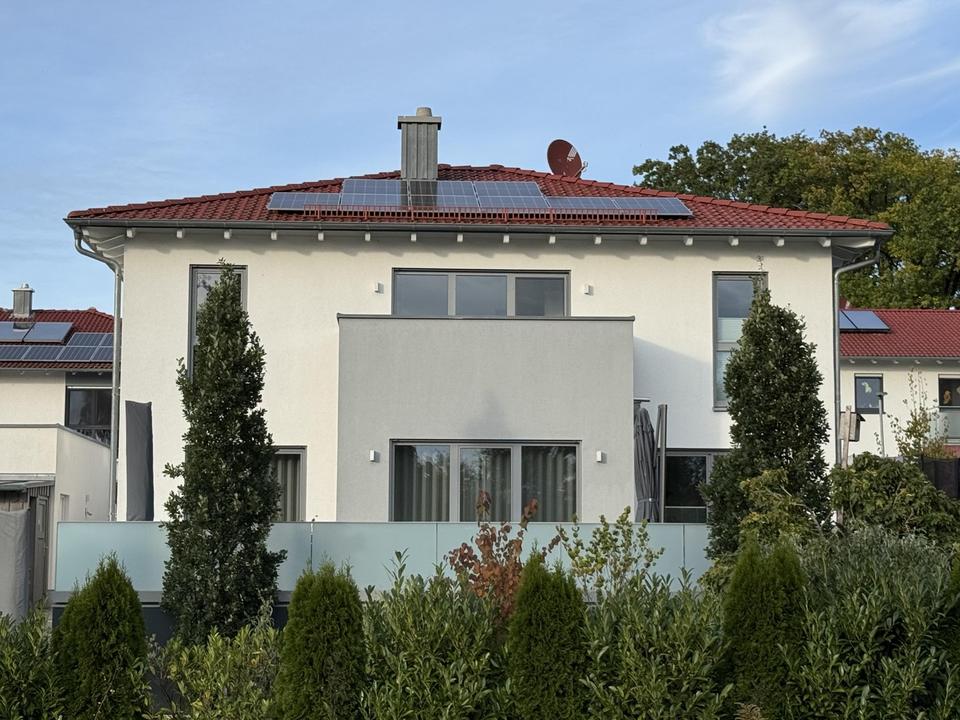 Architekten Stadtvilla in Neuendettelsau - freistehendes Einfamilienhaus mit Doppelgarage – Bild 7