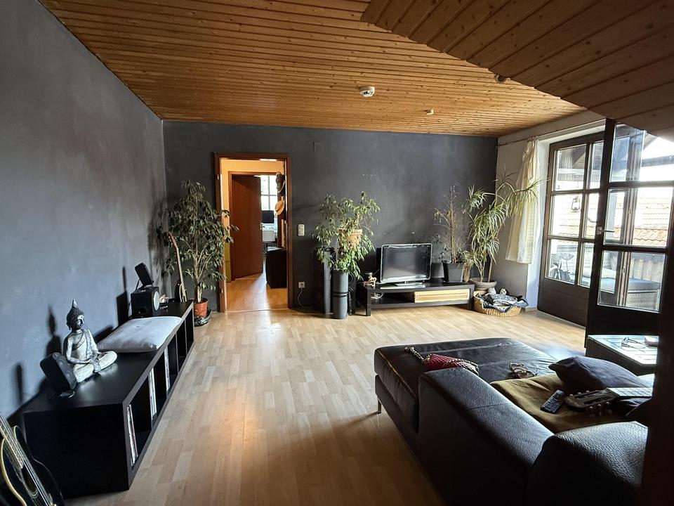 Charmante Dachgeschosswohnung in Augsburg – 50 m² – vermietet – ideale Kapitalanlage – Bild 2