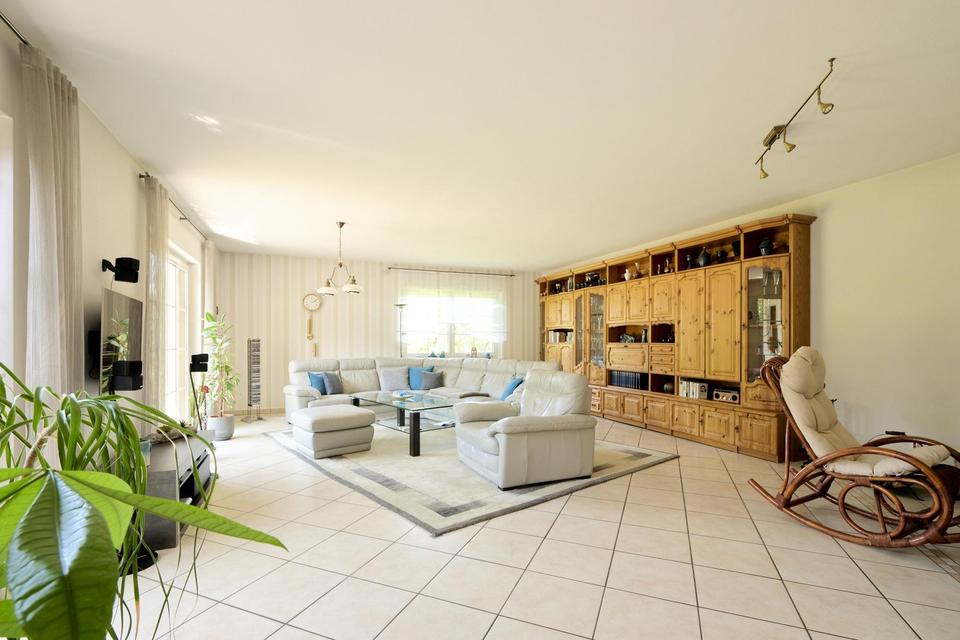 Großzügiges Einfamilienhaus auf traumhaft schönem Grundstück – Bild 13