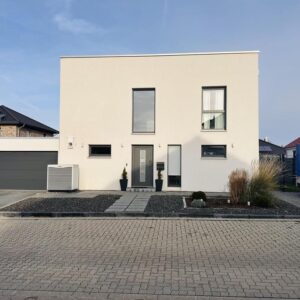 Provisionsfreie Moderne Stadtvilla mit Pool, Wintergarten und Doppelgarage