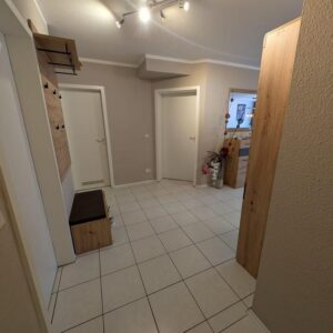 Schöne, lichtdurchflutete 4-Zimmerwohnung mit Balkon und Tiefgaragenstellplatz in Wolkersdorf