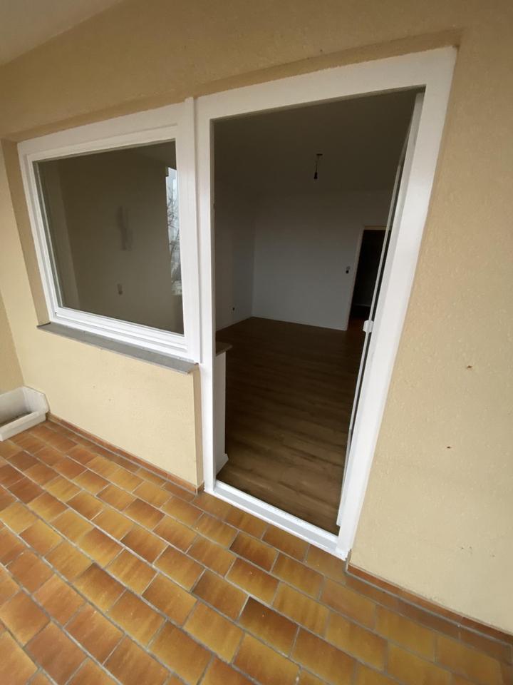 4er WG in einer 4 1/2 Zimmer Wohnung im 6. Stock – Bild 3