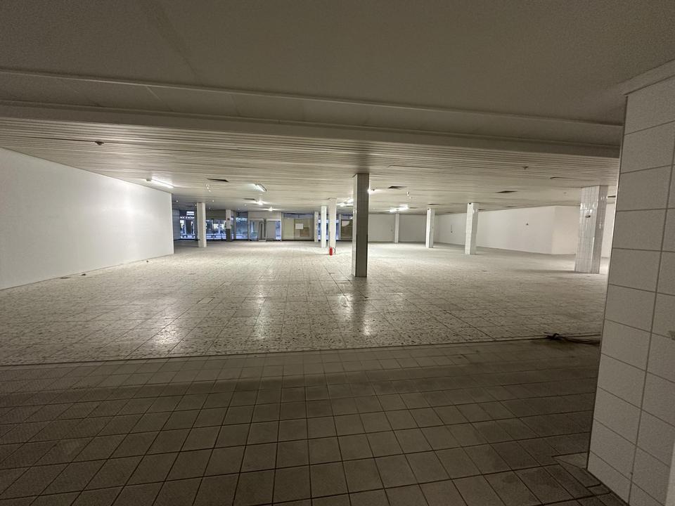 Ehemaliger Supermarkt 758m² Gewerbe für Fitness Freizeit Lager Einzelhandel Vereinsheim Sporthalle – Bild 12