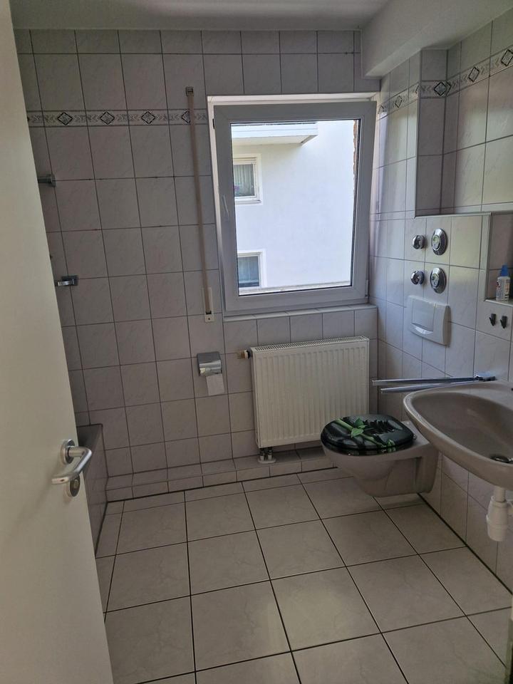 Schöne, lichtdurchflutete 4-Zimmerwohnung mit Balkon und Tiefgaragenstellplatz in Wolkersdorf – Bild 8