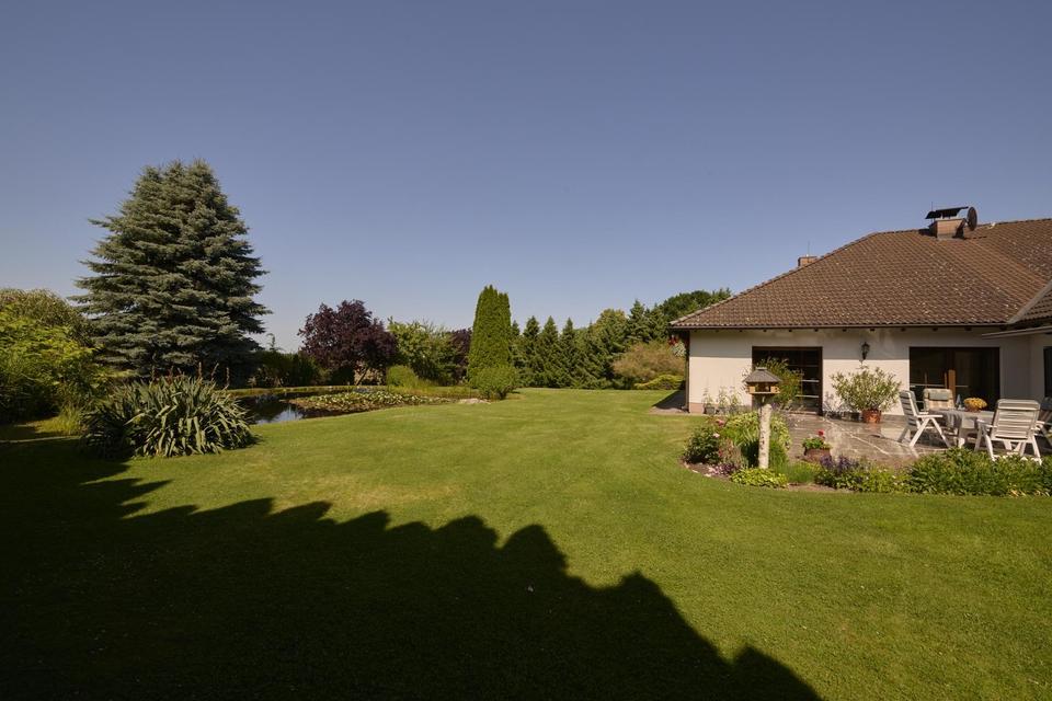 Großzügiges Einfamilienhaus auf traumhaft schönem Grundstück – Bild 5