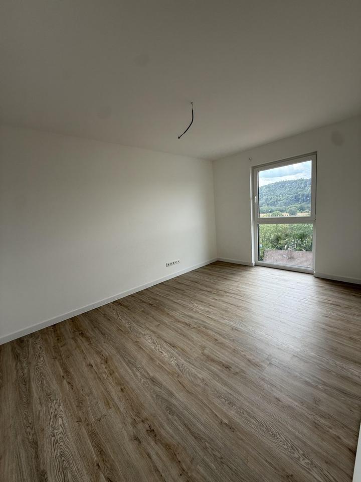 Top-Aussicht! 2-Zimmer-Wohnung, Erstbezug, 78 qm, Aufzug, Carport – Bild 2