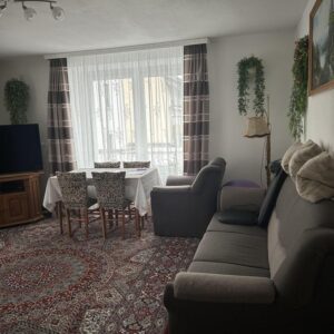 Schön geschnittene 3ZKB-Altbauwohnung mit Balkon im 1. OG in Stadtzentrumnähe