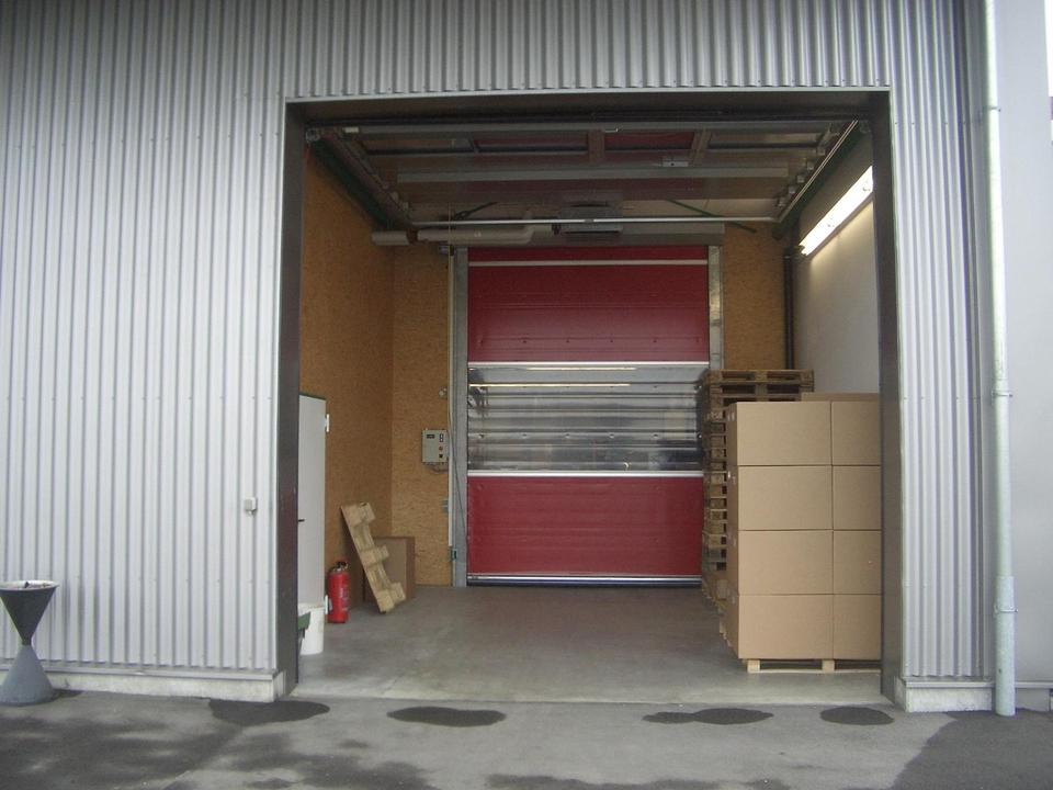 Moderne Lagerhalle, Bj.2004,2000m², 2- geschossig mit Aufzug, Rolltor und Schleuse für Be-Entladung – Bild 3