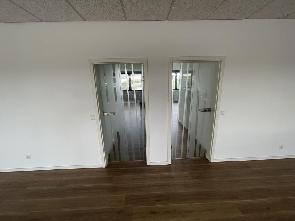 Büroflächen ab 15m², einzelne Büors anmieten o.ganze Etage+Teeküche +Internet (+Stellplätze+Lager) – Bild 7