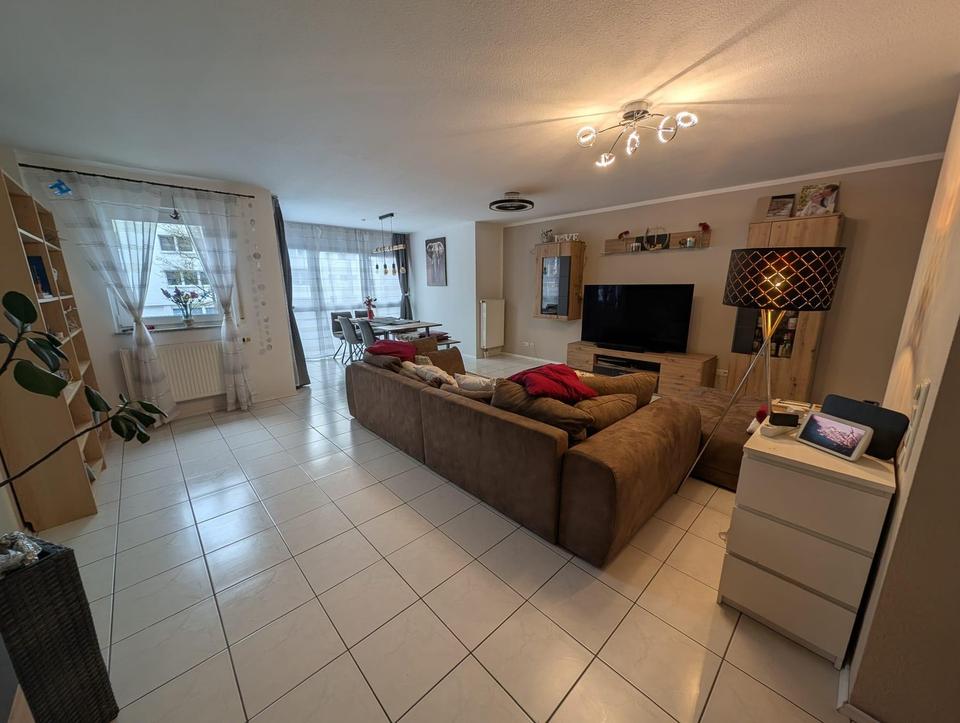 Schöne, lichtdurchflutete 4-Zimmerwohnung mit Balkon und Tiefgaragenstellplatz in Wolkersdorf – Bild 3