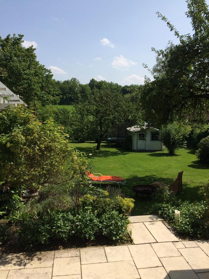 Traumhaftes Landhaus mit idyllischem Garten am Wörthsee – Bild 2
