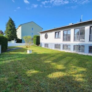 Großes Einfamilienhaus mit Einliegerbereich – ideal für Wohnen, Praxis oder Homeoffice