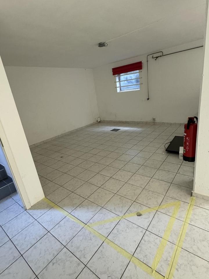 Ladeneinheit / Büro / Praxis / Lager mit 8 Stellplätzen – Bild 14