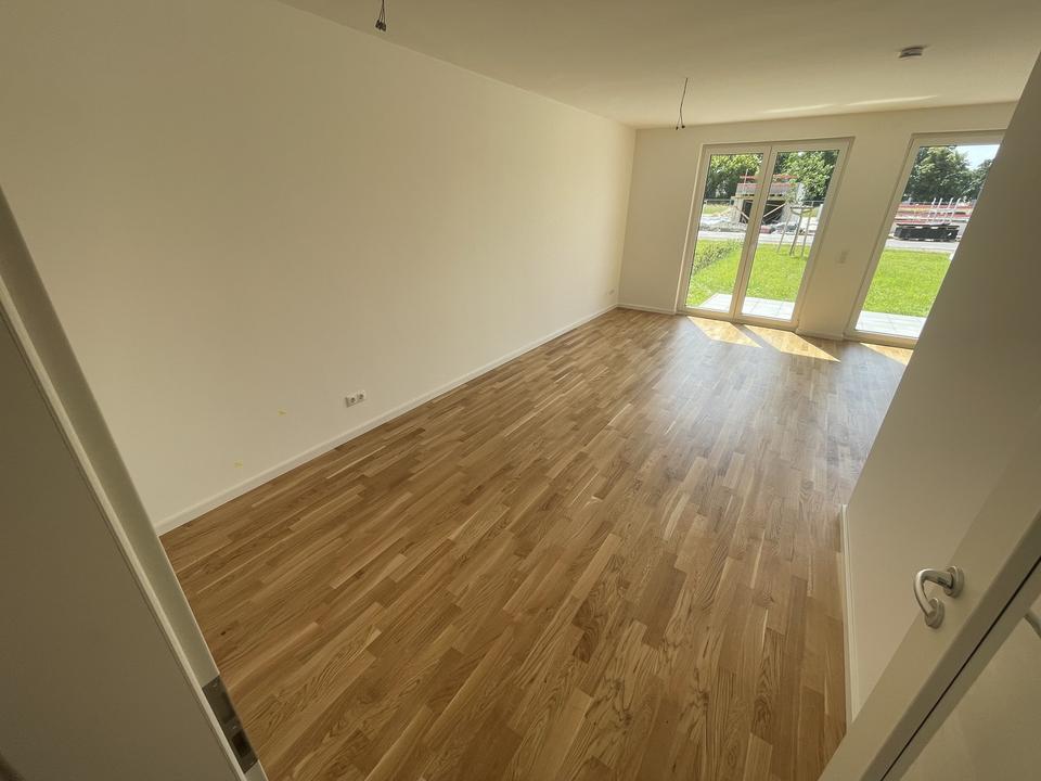 140qm Neubau-Doppelhaushälfte mit 6 Zimmern inkl. EBK, Parkett, elek. Rollläden, Zaun, 2 Pkw-Plätze – Bild 4