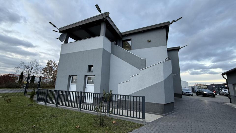 Provisionsfrei Autowerkstatt/ Büro/ Bistroküche/ Baujahr 2020