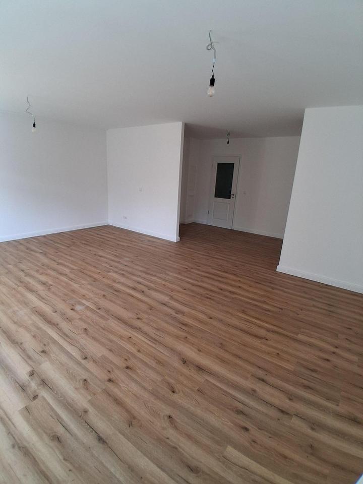 Schöne neu errichtete 3 bis 4 Zimmer-Dachgeschosswohnung mit geh. Innenausstattung und Dachterrasse – Bild 5